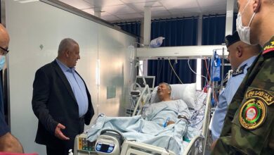 وزير الداخلية اللواء زياد هب الريح يزور د.ناصر الدين الشاعر في مستشفى النجاح بنابلس، إثر إصابته بإطلاق