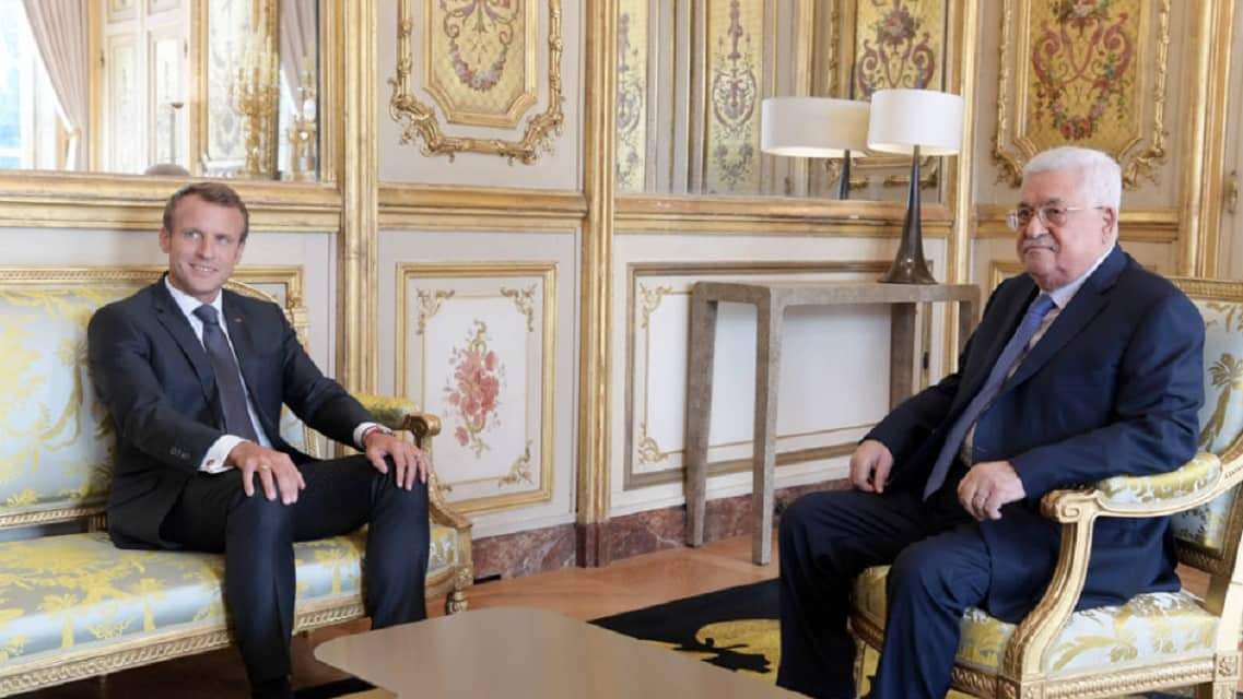 الرئيس محمود عباس ونظيره الفرنسي
