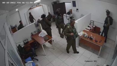 الاحتلال يغلق مؤسسات فلسطينية
