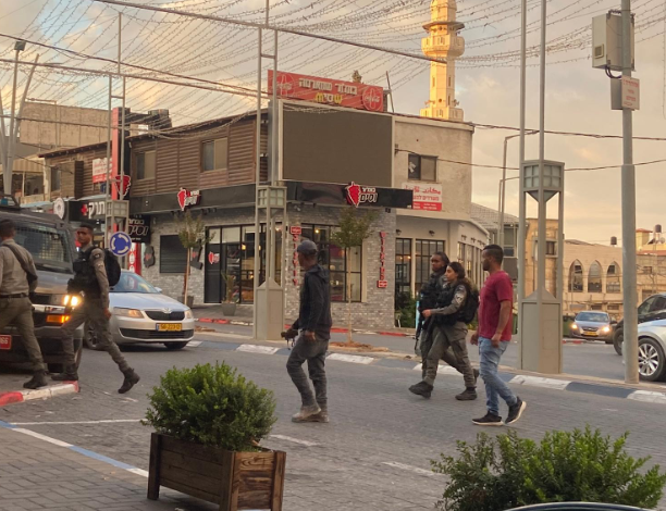 الاحتلال يلاحق العمال الفلسطينيين
