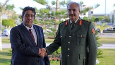 المنفي