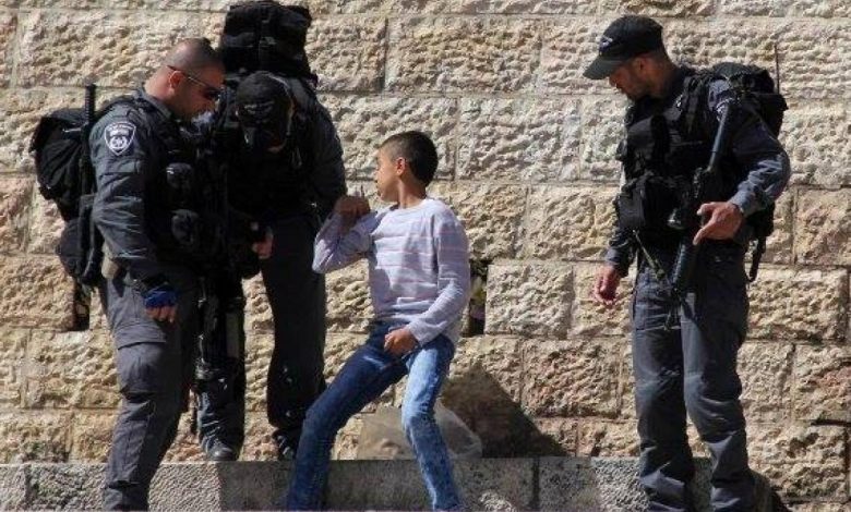 الاحتلال يحتجز طلبة تقوع