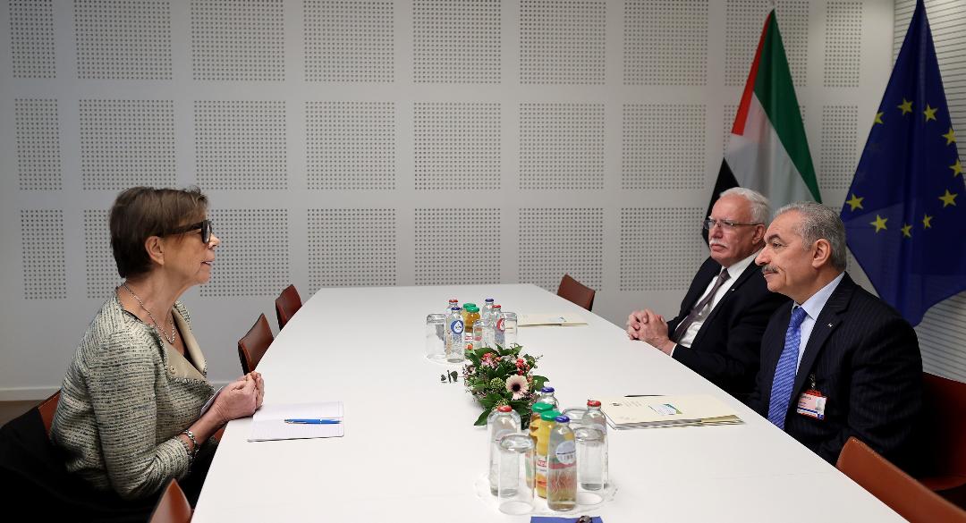 رئيس الوزراء يلتقي رئيسة المعهد الأوروبي للسلام