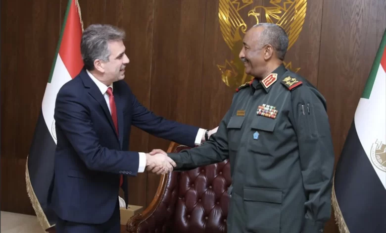 وزير الخارجية الإسرائيلي، إيلي كوهين، في زيارة للسودان