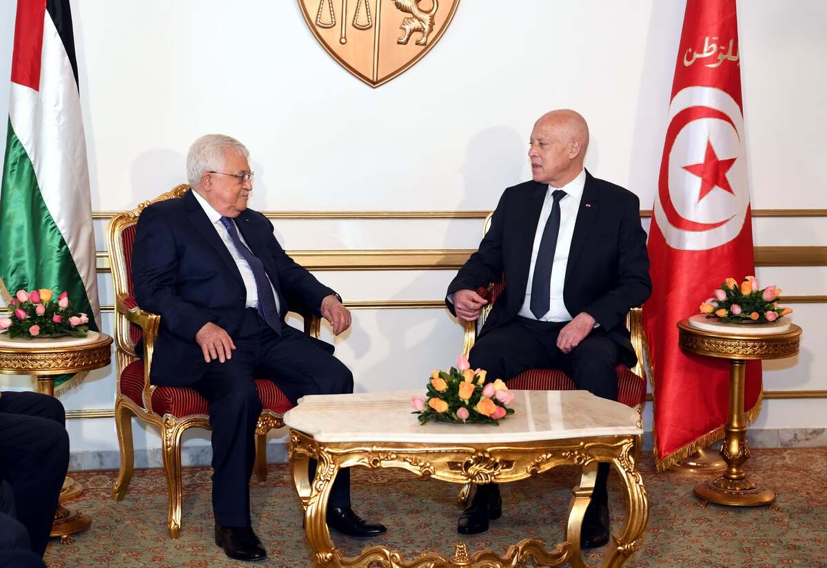 الرئيس يلتقي نظيره التونسي