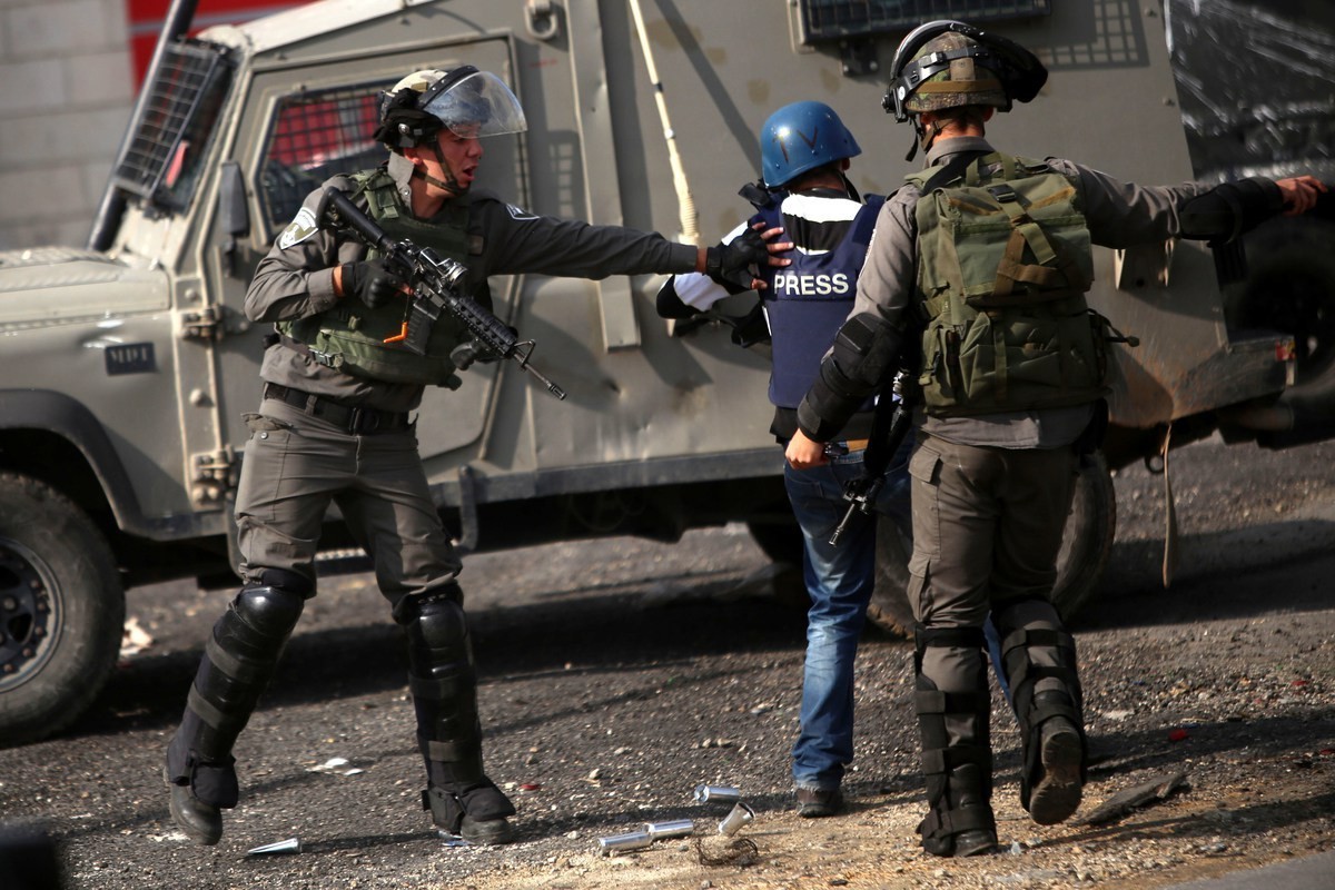 الاحتلال يعتدي على صحفيين نابلس