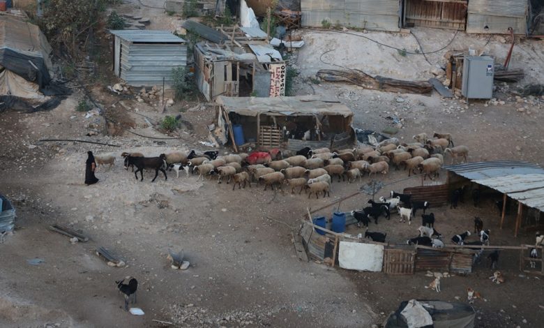 مستعمرون الخان الأحمر