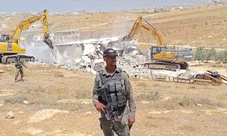 الاحتلال يهدم في مسافر يطا