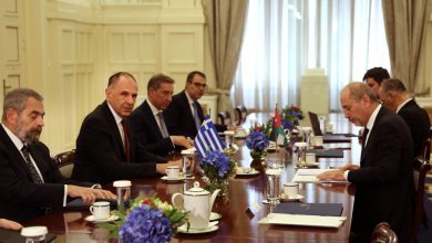 وزير الخارجية الأردني الصفدي يجري مباحثات مع نظيره اليوناني