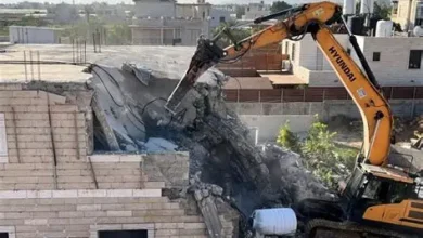الاحتلال يهدم في الخليل